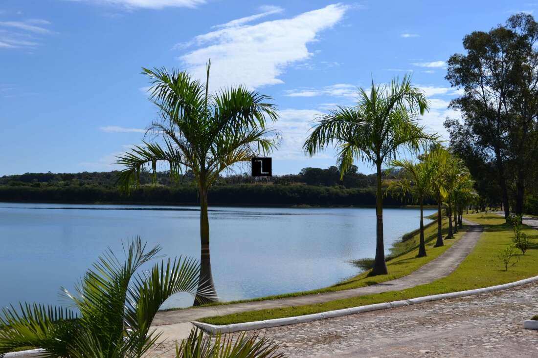 Lotes a venda em condomínio fechado em Sete Lagoas. Empreendimento pronto para construir, todo cercado com portaria 24, Lazer e Segurança.